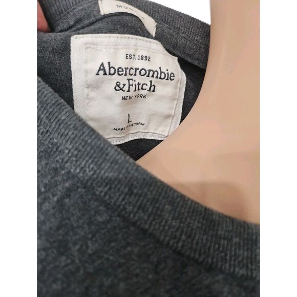 Abercrombie and Fitch - Picture 6 of 7